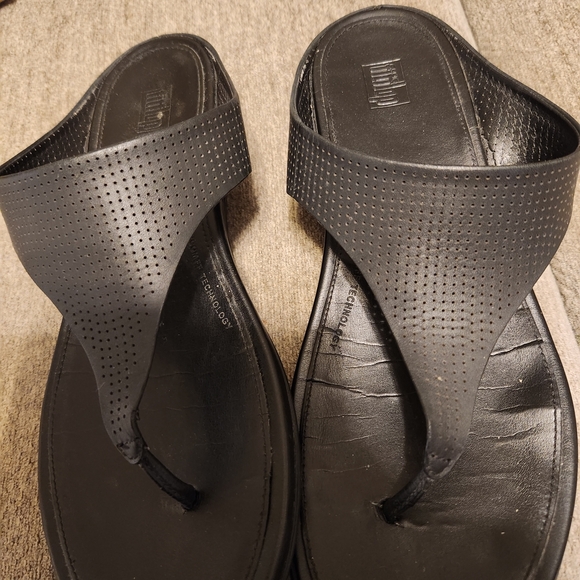 Fitflop Black Minimalist Sandals - Picture 1 of 4